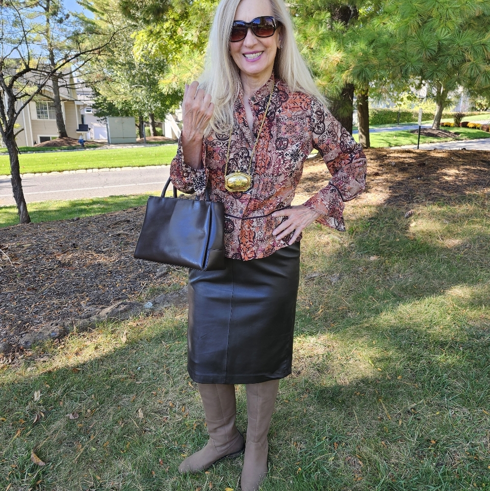 Kasper Ex Cond & Pro Cleaned Chocolate Brown Leather Pencil Skirt, 8, $60